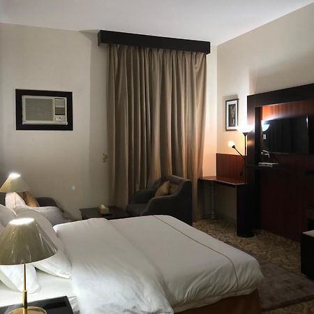 Dama Hotel Duba Habitación foto
