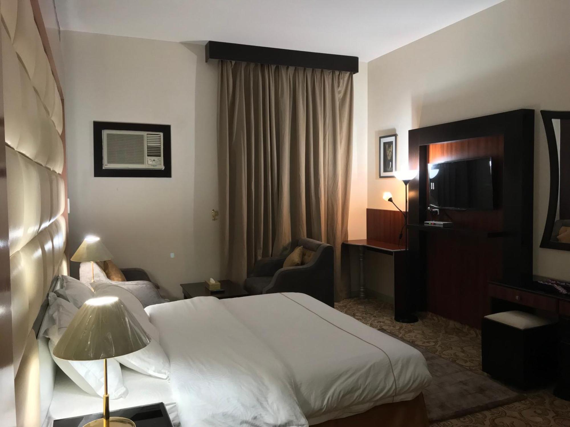 Dama Hotel Duba Habitación foto